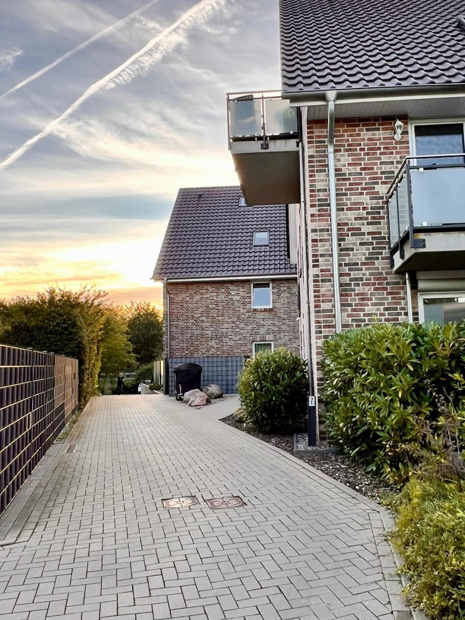 Kleine Auszeit -- Inklusive Parkplatz & Wifi, Geschirrspueler, Waschmaschine & Terrasse Mit Strandkorb -- Perfekt Fuer Urlaub & Business Scharbeutz Luaran gambar