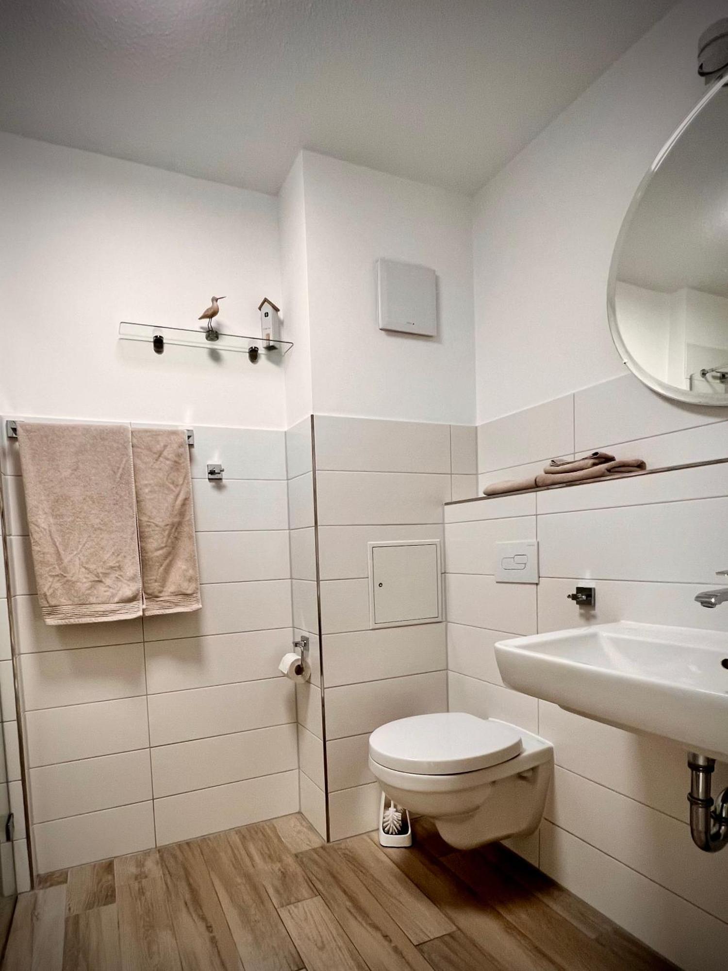 Kleine Auszeit -- Inklusive Parkplatz & Wifi, Geschirrspueler, Waschmaschine & Terrasse Mit Strandkorb -- Perfekt Fuer Urlaub & Business Scharbeutz Luaran gambar